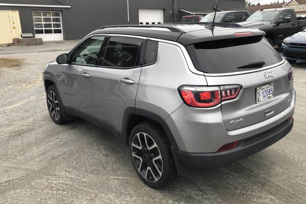 2018 Jeep Compass LIMITED Photo9