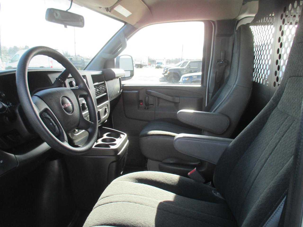 2021 GMC Savana RWD 2500 135" - Photo #9