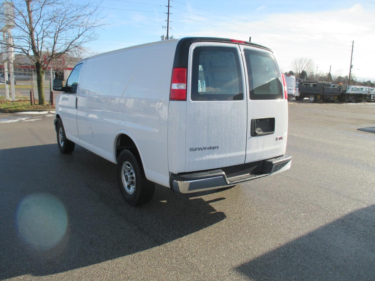 2021 GMC Savana RWD 2500 135" - Photo #6