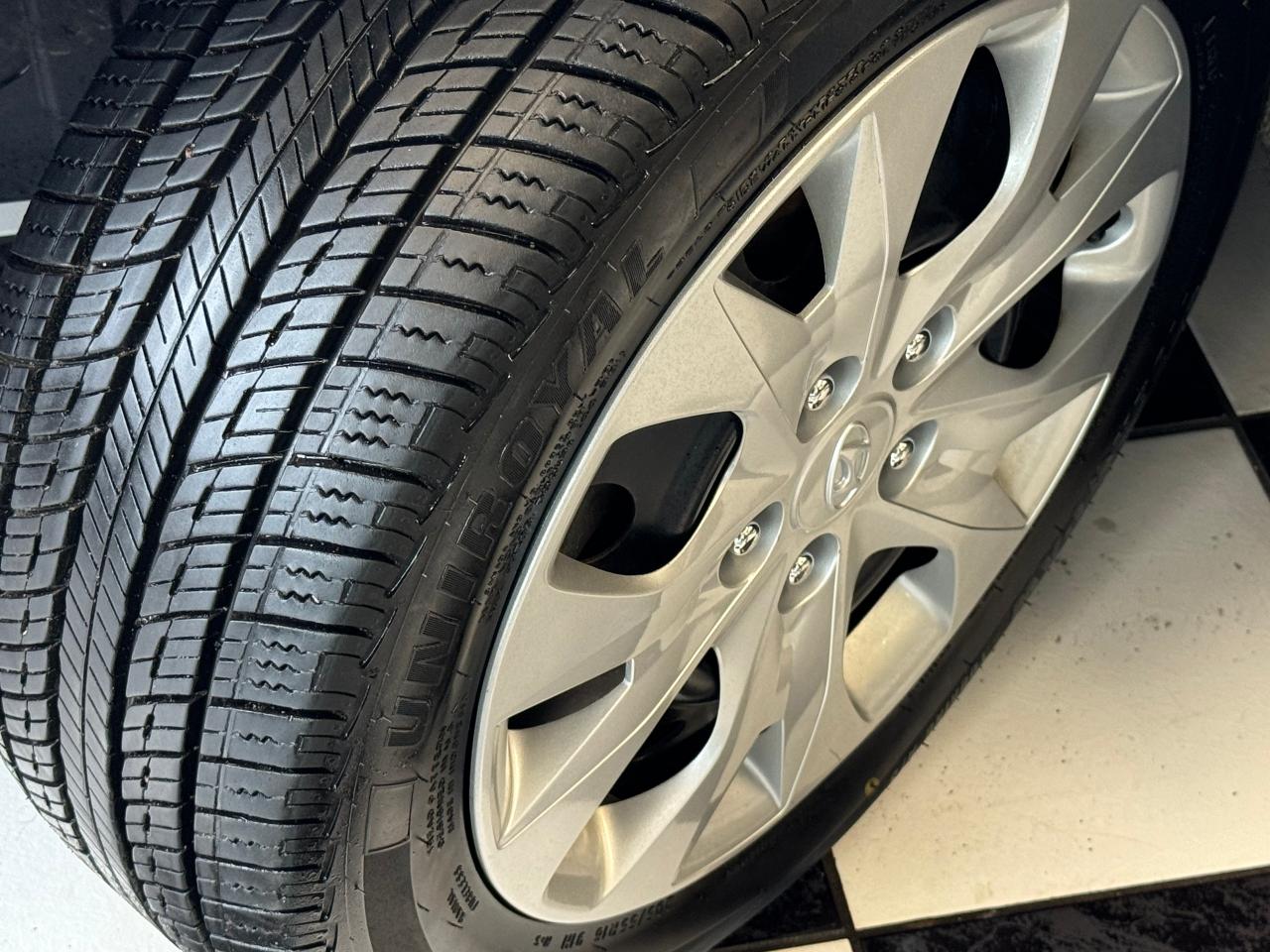 2015 Hyundai Elantra GL ECO+New Tires+A/C+Heated Seats+Cruise+ - Photo #9
