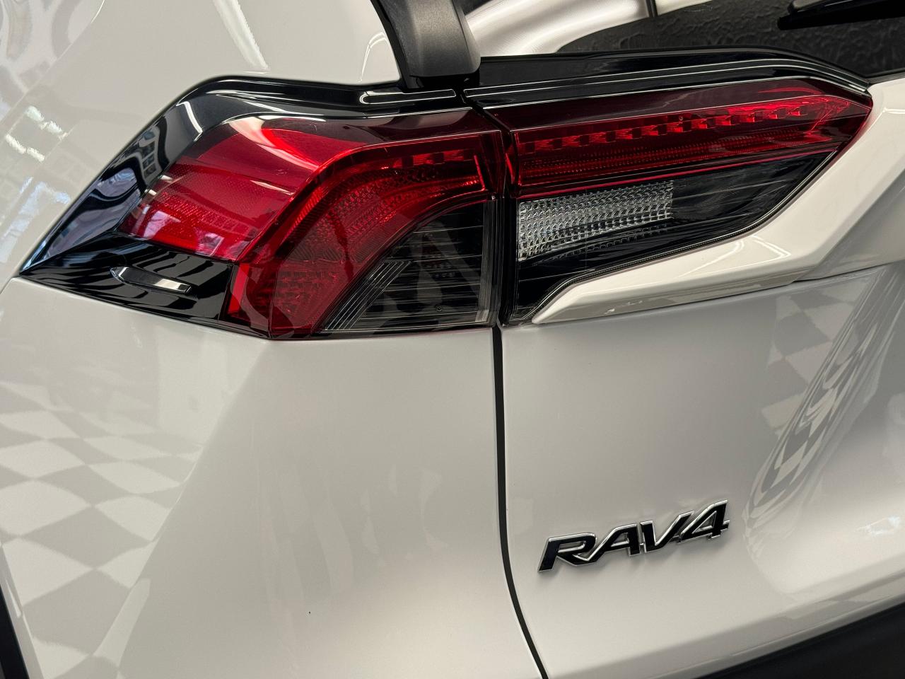 2019 Toyota RAV4 LE+Adaptive Cruise+ApplePlay+LEDs+CLEAN CARFAX Photo117