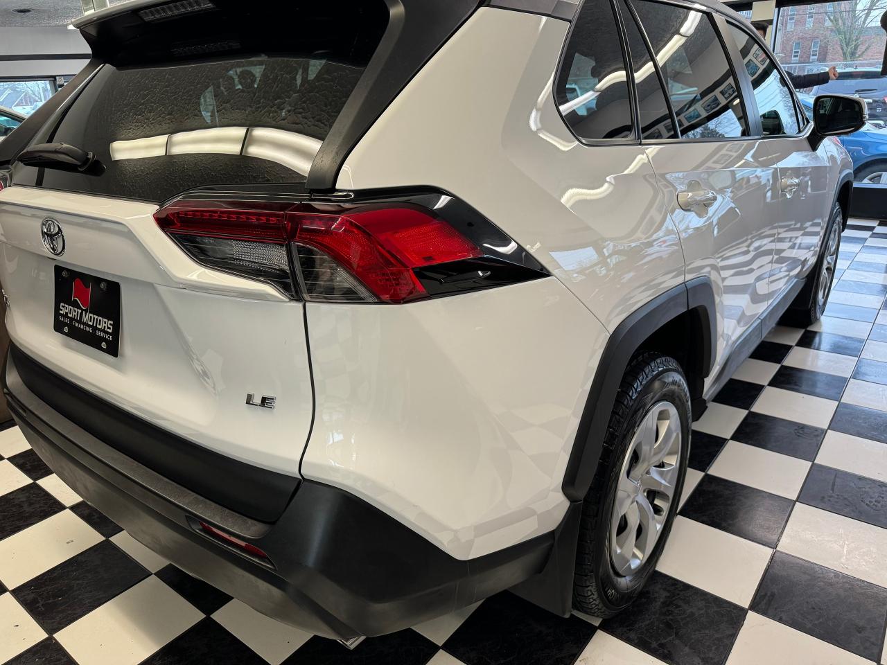 2019 Toyota RAV4 LE+Adaptive Cruise+ApplePlay+LEDs+CLEAN CARFAX Photo40