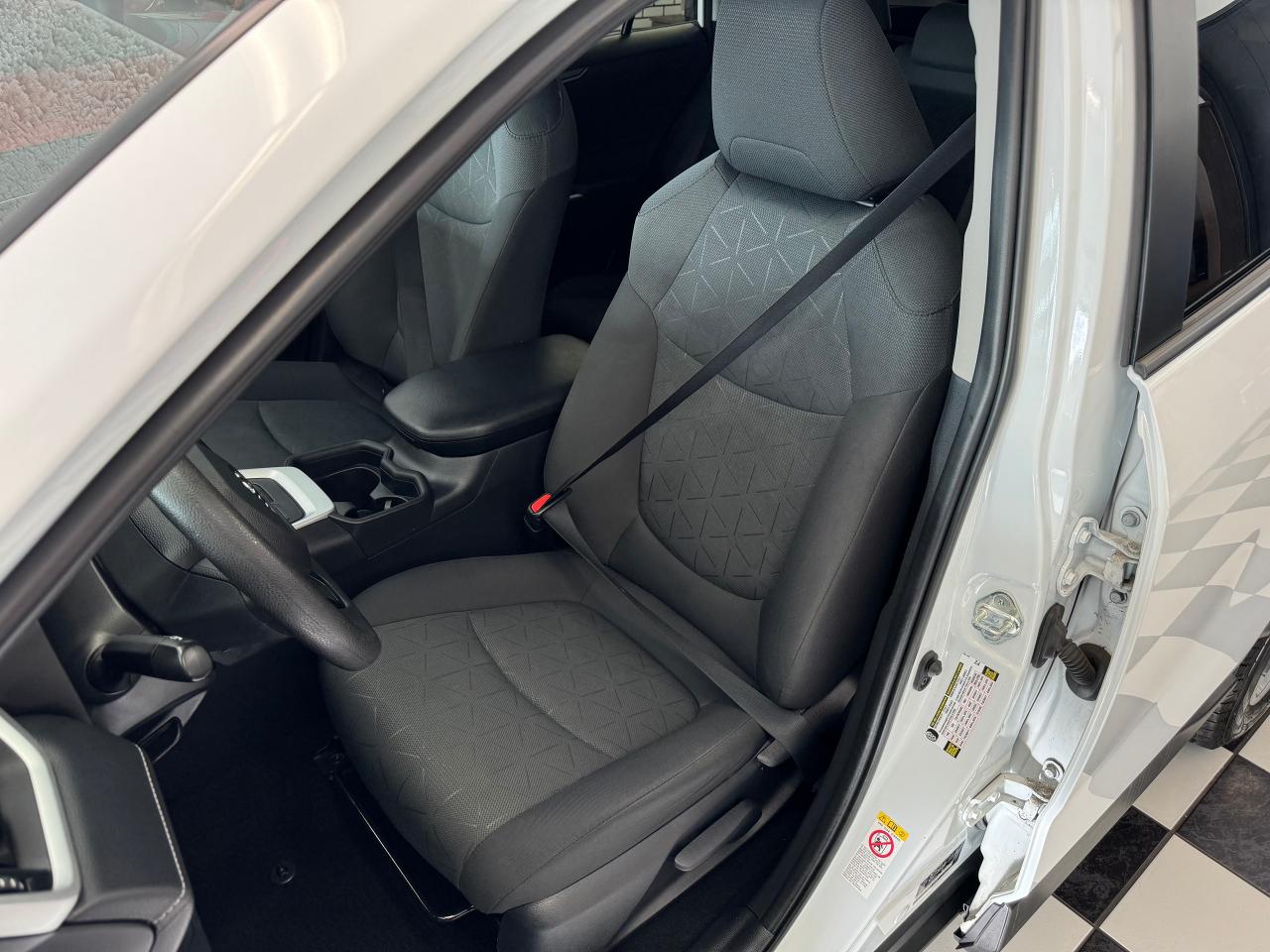 2019 Toyota RAV4 LE+Adaptive Cruise+ApplePlay+LEDs+CLEAN CARFAX - Photo #20