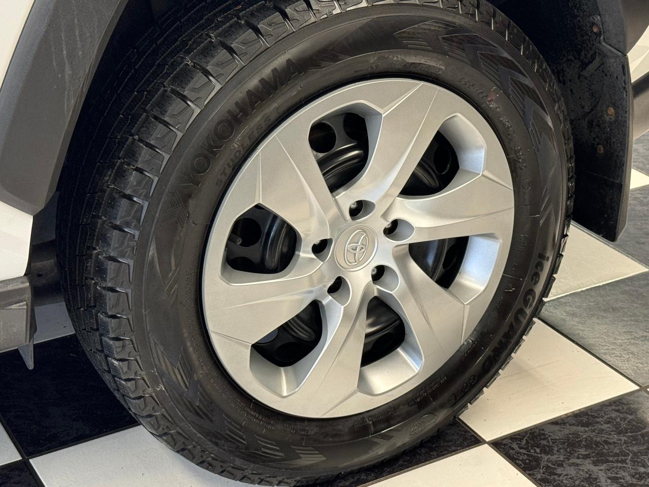 2019 Toyota RAV4 LE+Adaptive Cruise+ApplePlay+LEDs+CLEAN CARFAX Photo49