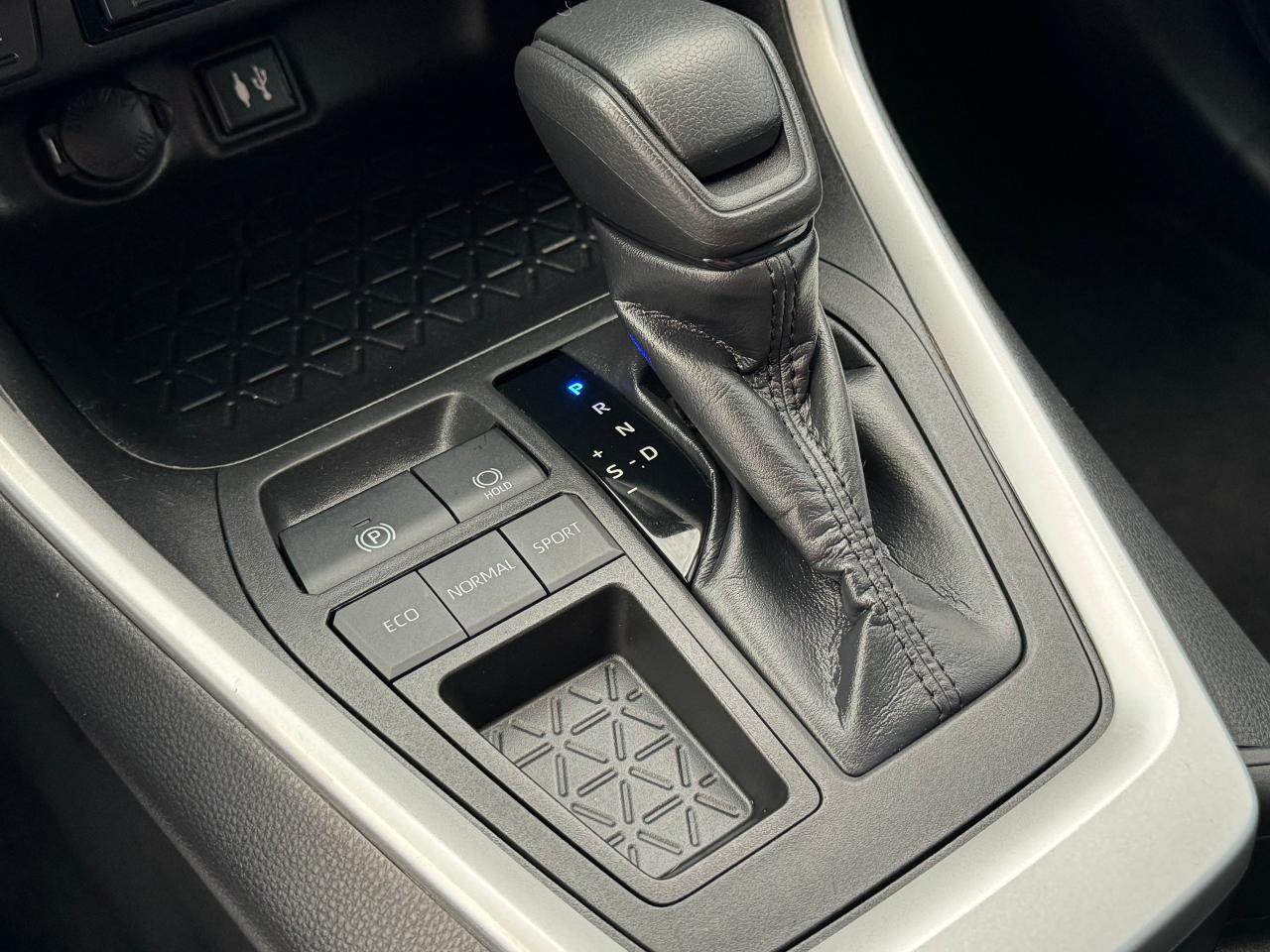 2019 Toyota RAV4 LE+Adaptive Cruise+ApplePlay+LEDs+CLEAN CARFAX - Photo #36