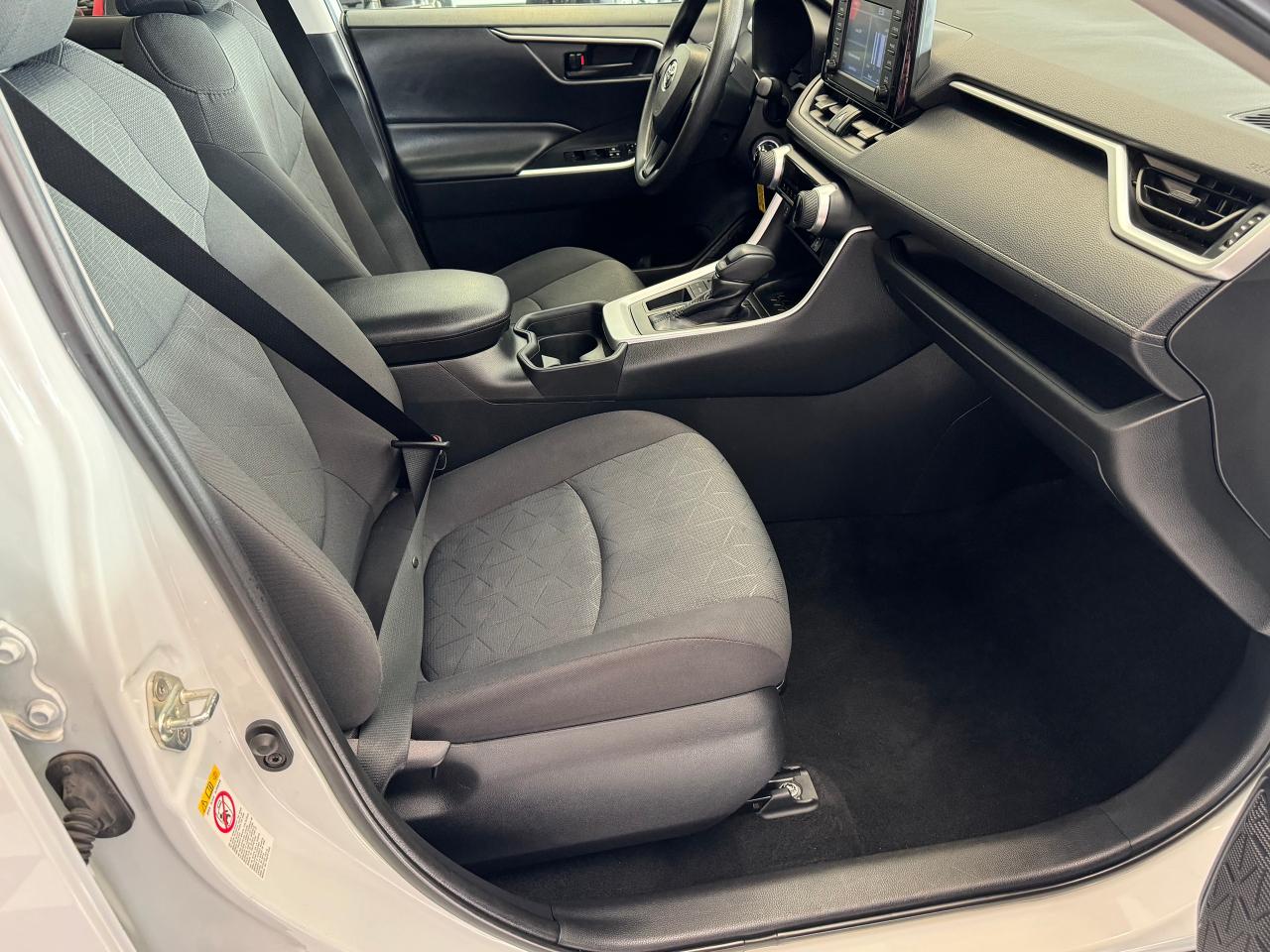 2019 Toyota RAV4 LE+Adaptive Cruise+ApplePlay+LEDs+CLEAN CARFAX Photo82
