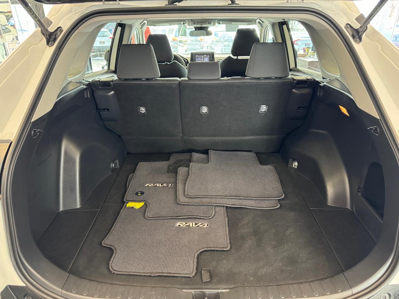 2019 Toyota RAV4 LE+Adaptive Cruise+ApplePlay+LEDs+CLEAN CARFAX Photo26