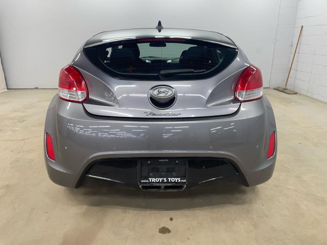 2015 Hyundai Veloster SE Photo5