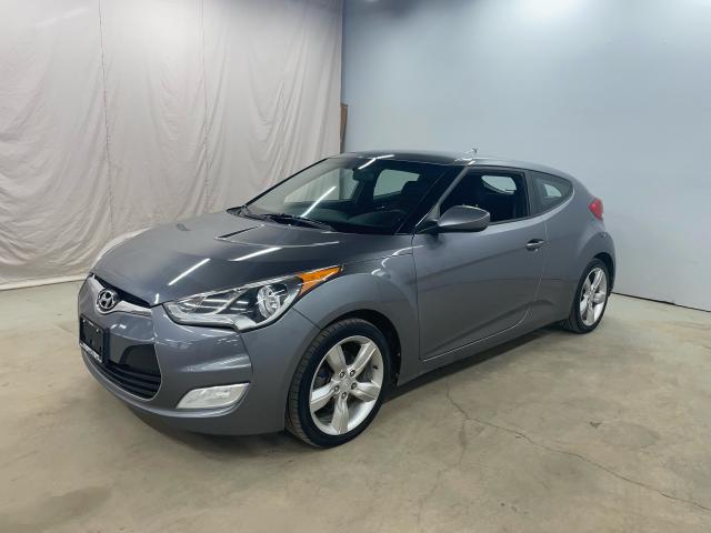 2015 Hyundai Veloster SE Photo3