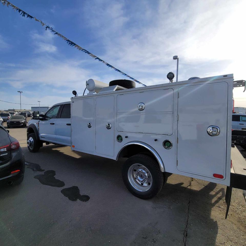 2023 Ford Chassis Cab F-550 XLT Photo3