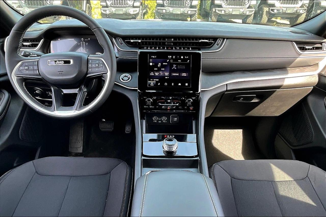 2024 Jeep Grand Cherokee Laredo 4x4 | Carplay | Pwr Liftgate | LuxTech Grp1 Photo4