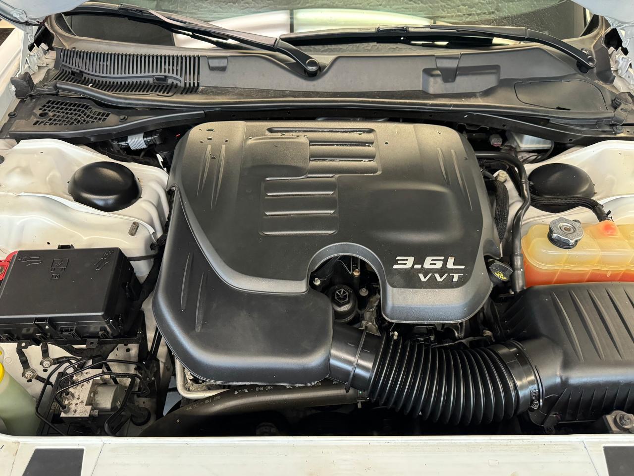 2016 Dodge Challenger SXT PLUS+Roof+Cooled Leather+Camera+ACCIDENT FREE - Photo #7
