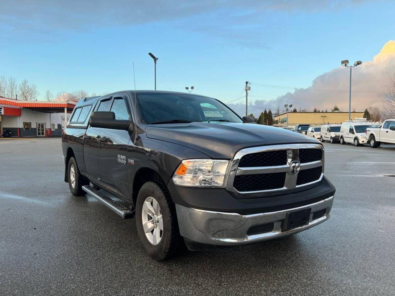 2018 RAM 1500 4x4 Quad Cab 6'4" Box /with canopy