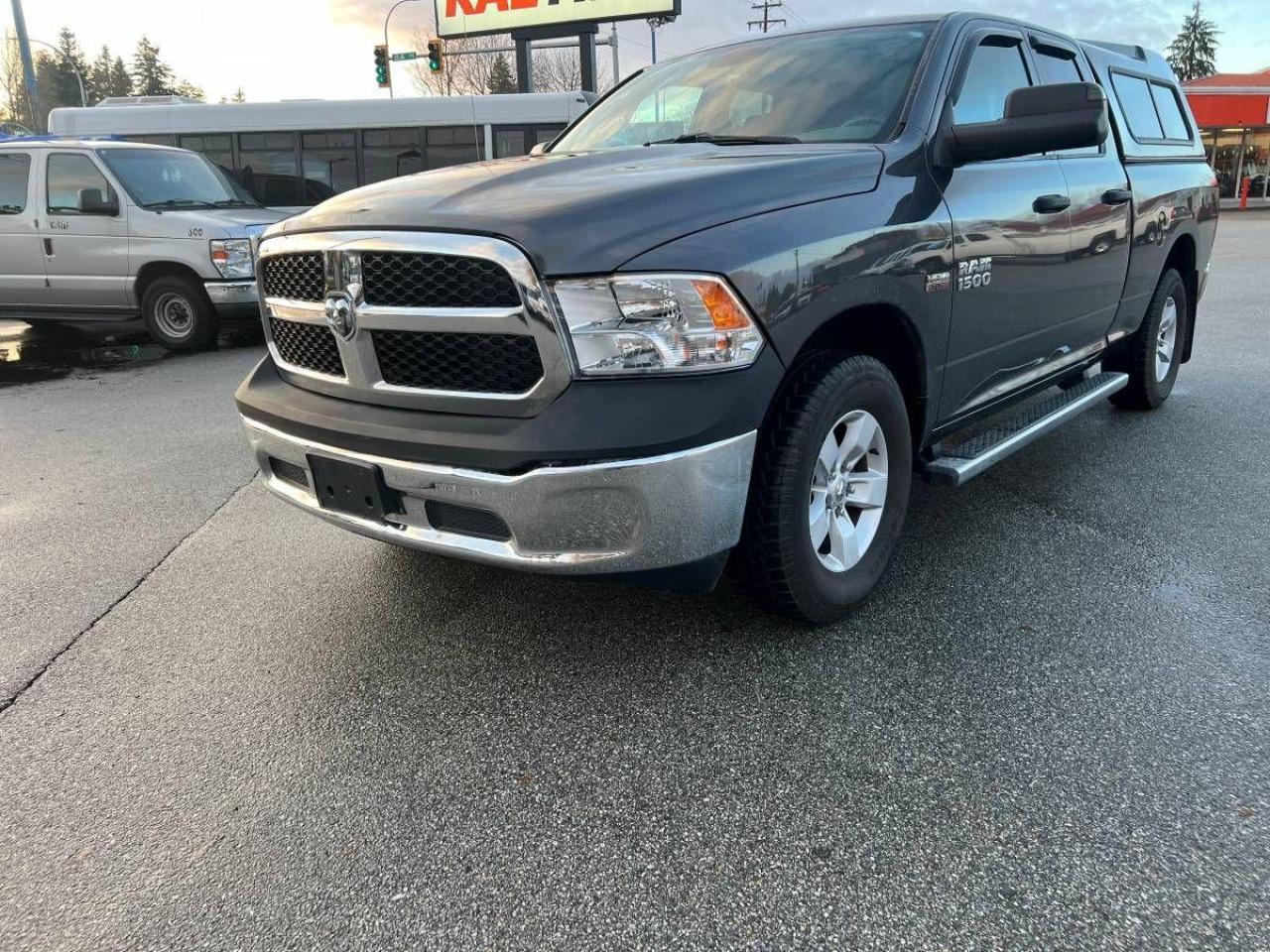 2018 RAM 1500 4x4 Quad Cab 6'4" Box /with canopy - Photo #4