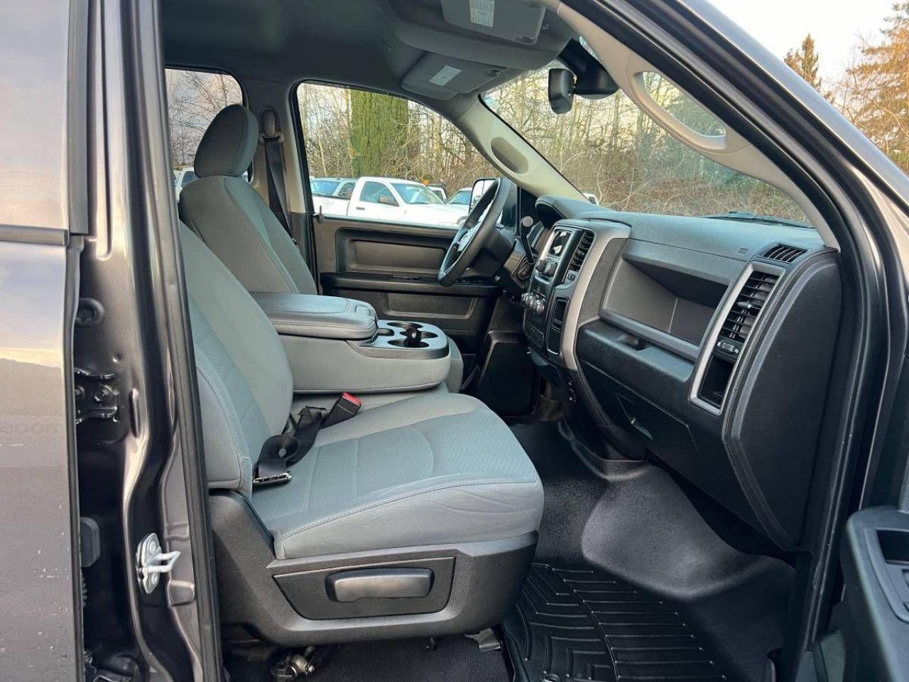 2018 RAM 1500 4x4 Quad Cab 6'4" Box /with canopy - Photo #11