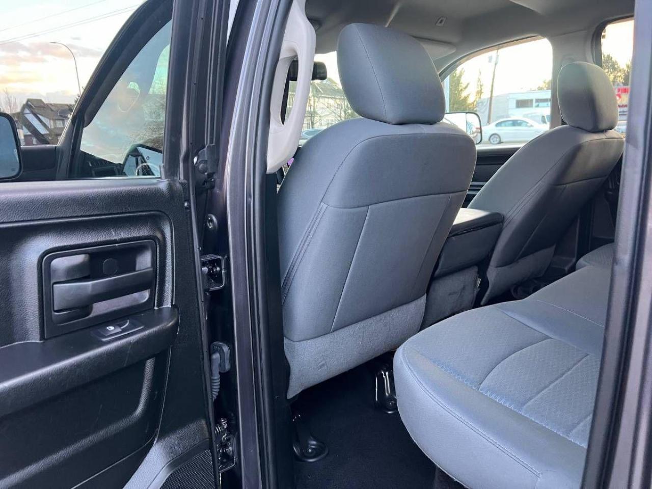 2018 RAM 1500 4x4 Quad Cab 6'4" Box /with canopy - Photo #14