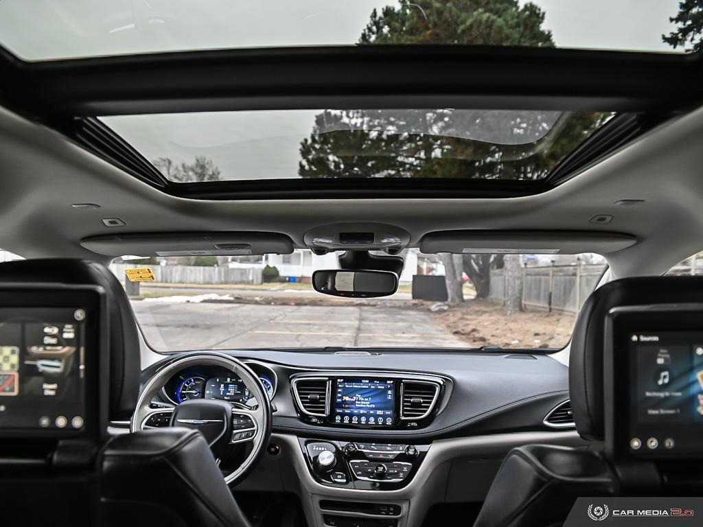 2019 Chrysler Pacifica Hybrid Limited | LOCAL TRADE - Photo #26