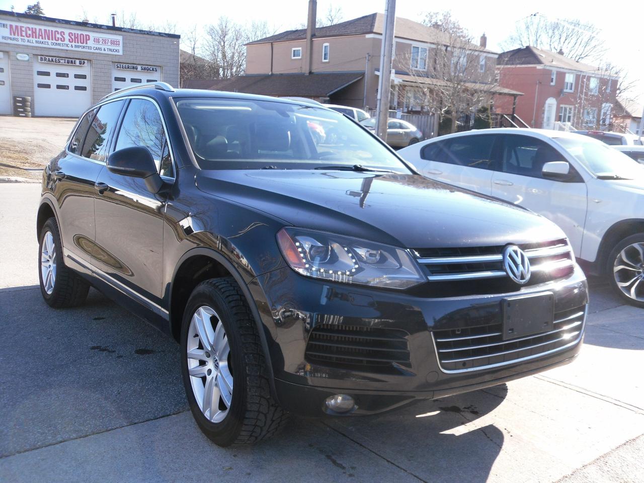 2014 Volkswagen Touareg HIGHLINE - Photo #2