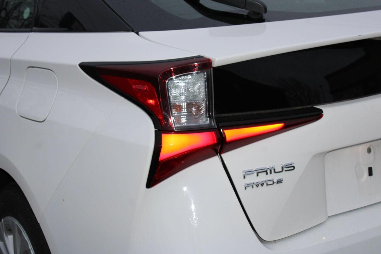 2022 Toyota Prius AWD-e - Photo #5