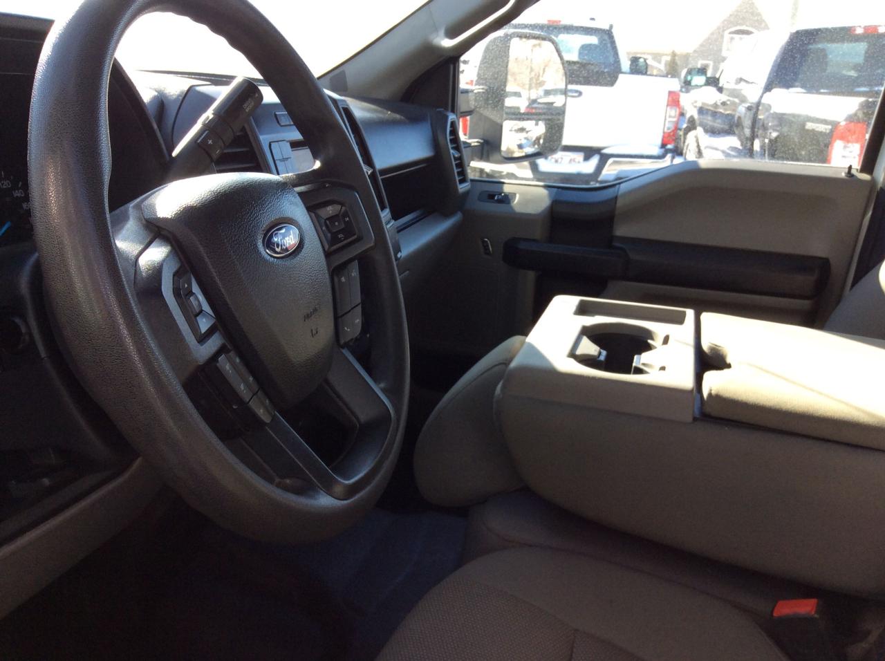 2022 Ford F-350 XL Photo