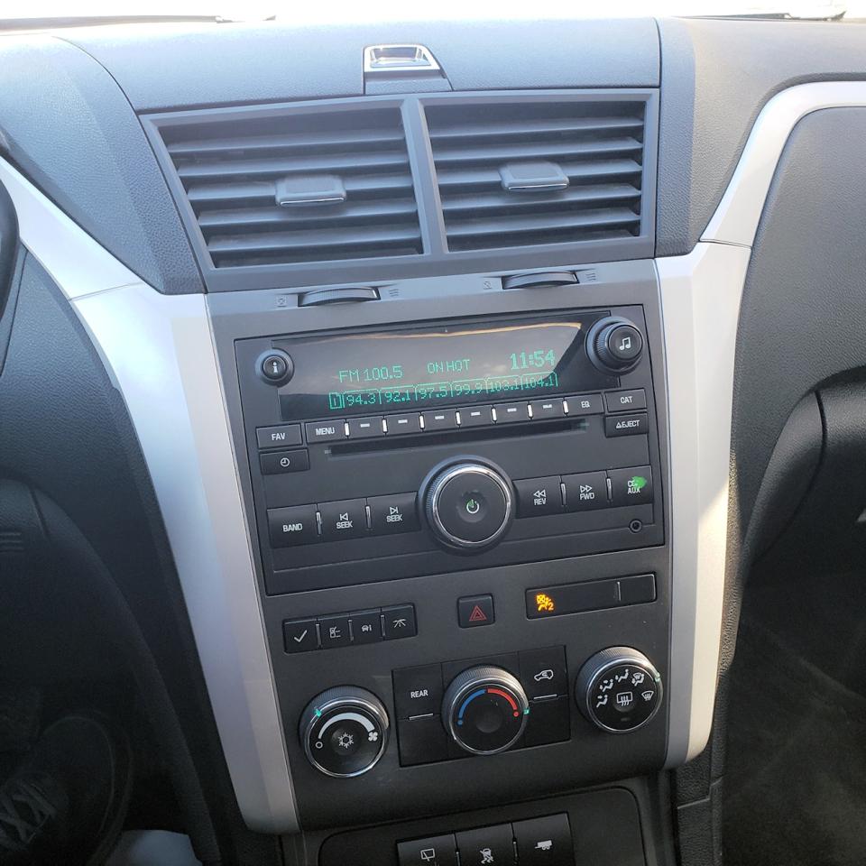 2010 Chevrolet Traverse 1LT / TWO PANEL SUNROOF/ 8 PASSENGER - Photo #19