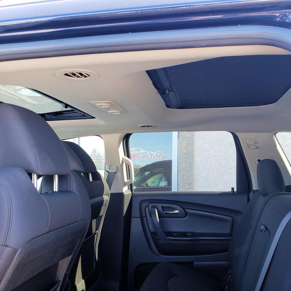 2010 Chevrolet Traverse 1LT / TWO PANEL SUNROOF/ 8 PASSENGER - Photo #14