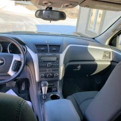 2010 Chevrolet Traverse 1LT / TWO PANEL SUNROOF/ 8 PASSENGER - Photo #13