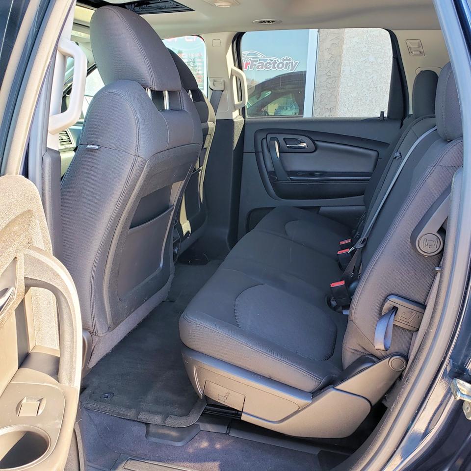 2010 Chevrolet Traverse 1LT / TWO PANEL SUNROOF/ 8 PASSENGER - Photo #11