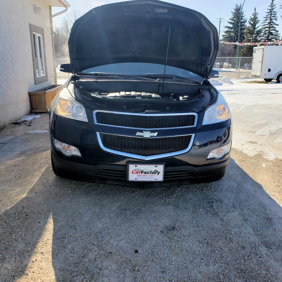 2010 Chevrolet Traverse 1LT / TWO PANEL SUNROOF/ 8 PASSENGER - Photo #5