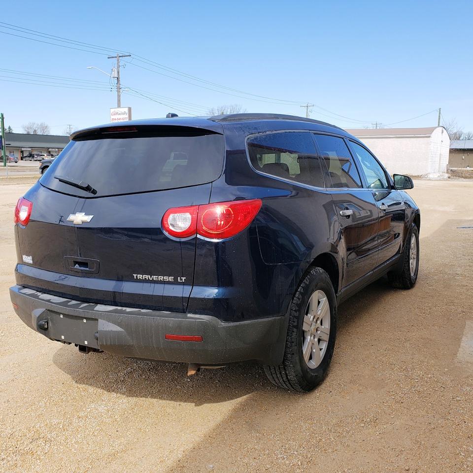 2010 Chevrolet Traverse 1LT / TWO PANEL SUNROOF/ 8 PASSENGER - Photo #8