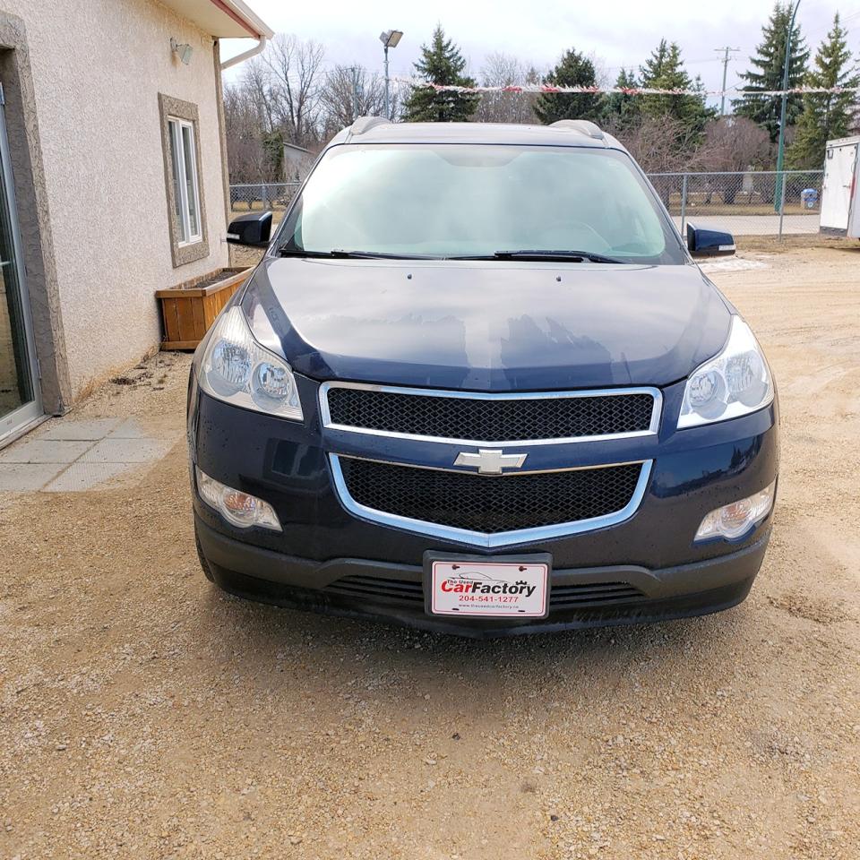 2010 Chevrolet Traverse 1LT / TWO PANEL SUNROOF/ 8 PASSENGER - Photo #4