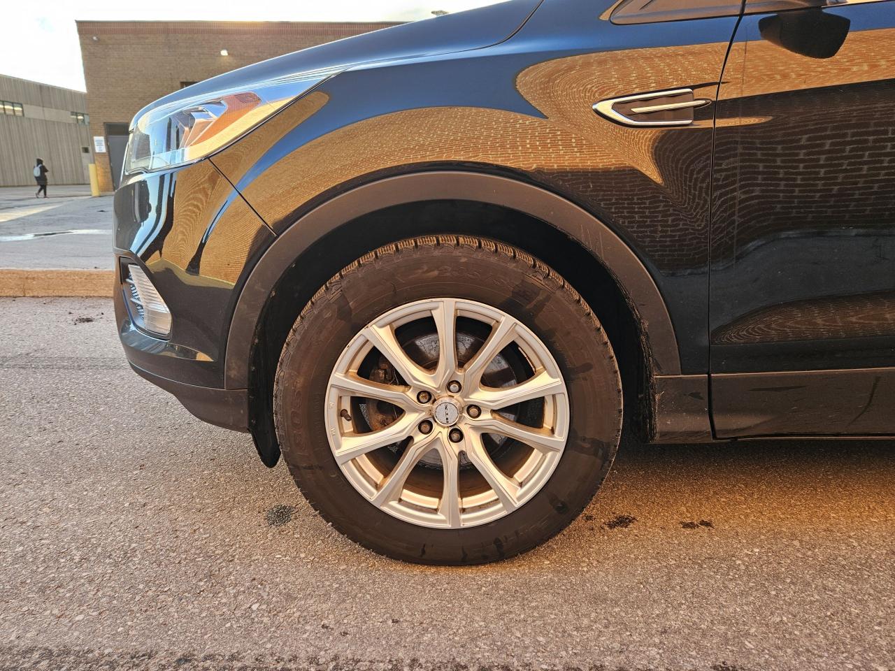 2018 Ford Escape SEL FWD No Accidents - Photo #4