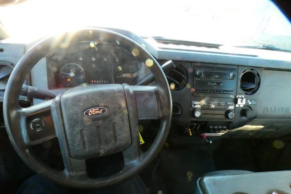 2012 Ford F-550 Picker Truck 6.8L V10 4WD w/vinyl seats - Photo #10