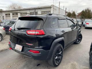 2016 Jeep Cherokee Trailhawk *4WD, NAV, BACKUP CAM, HEATED SEATS* - Photo #4