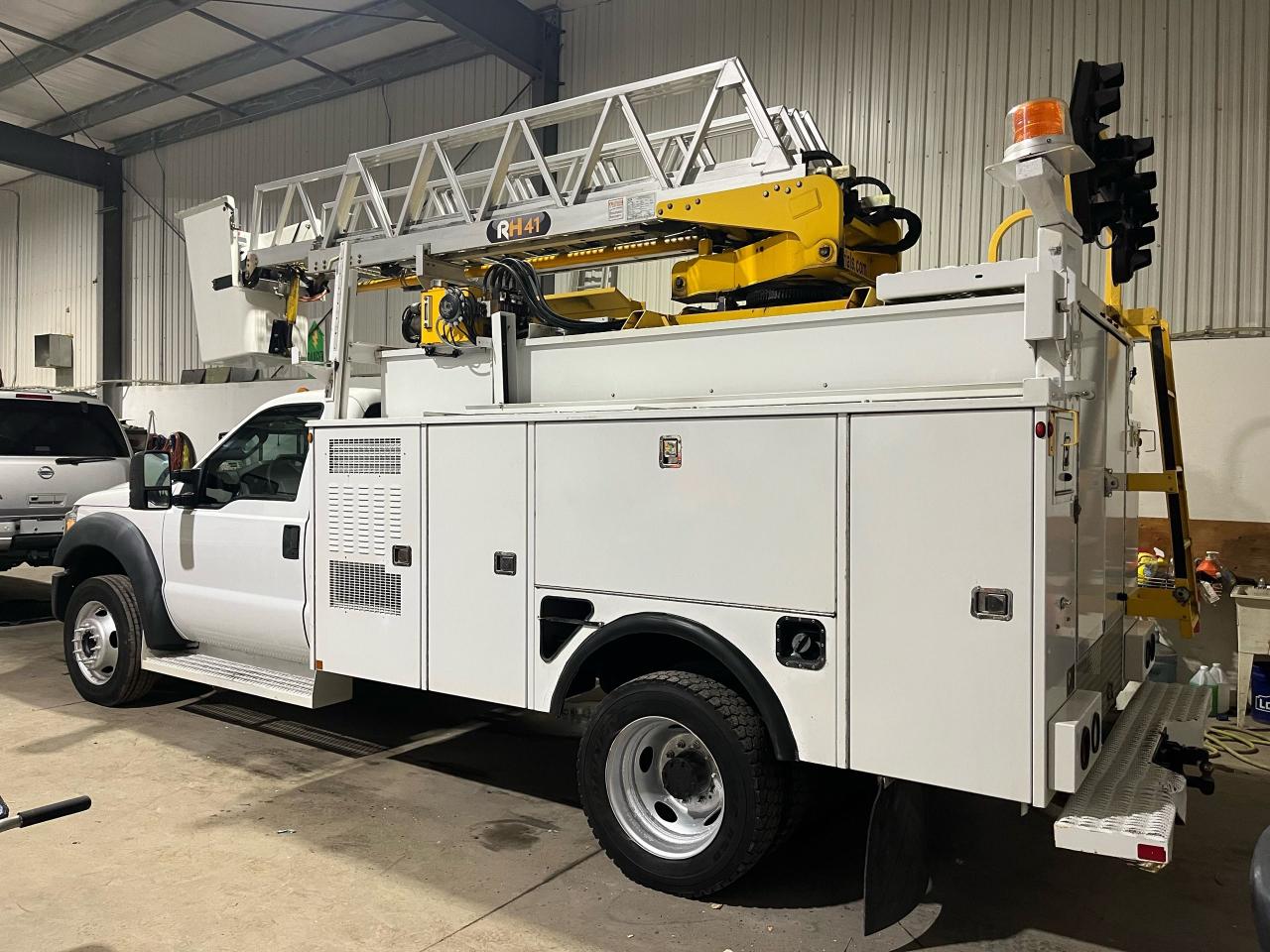 2012 Ford F-450 Bucket Truck - Photo #7