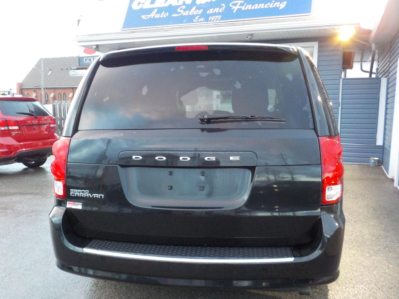 2015 Dodge Grand Caravan SE Photo3