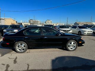 2001 Infiniti I30 Luxury w/Sunroof - Photo #4