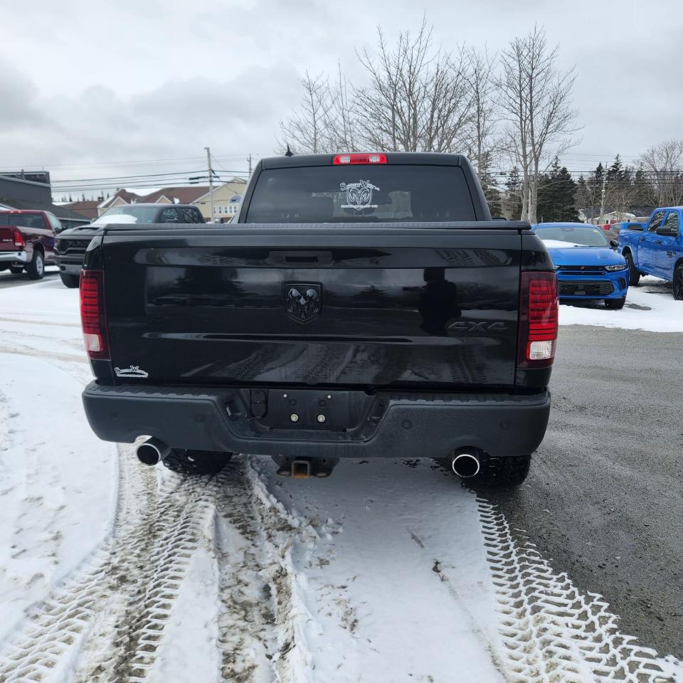 2021 RAM 1500 Classic WARLOCK 4X4 CREW CAB 5'7" BOX Photo6