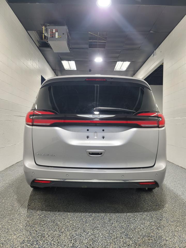 2021 Chrysler Pacifica  - Photo #6