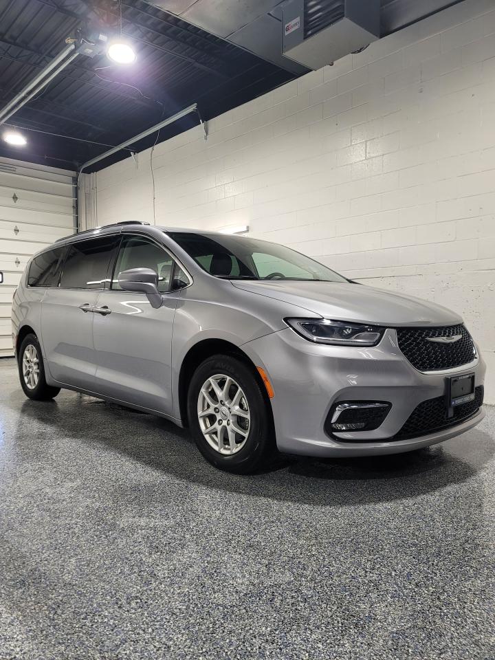 2021 Chrysler Pacifica  - Photo #4