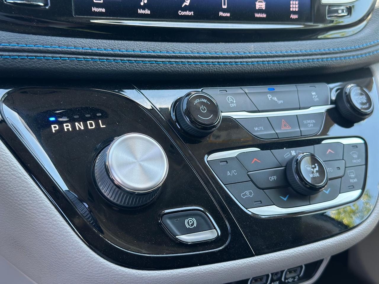 2021 Chrysler Pacifica Touring L - Photo #12