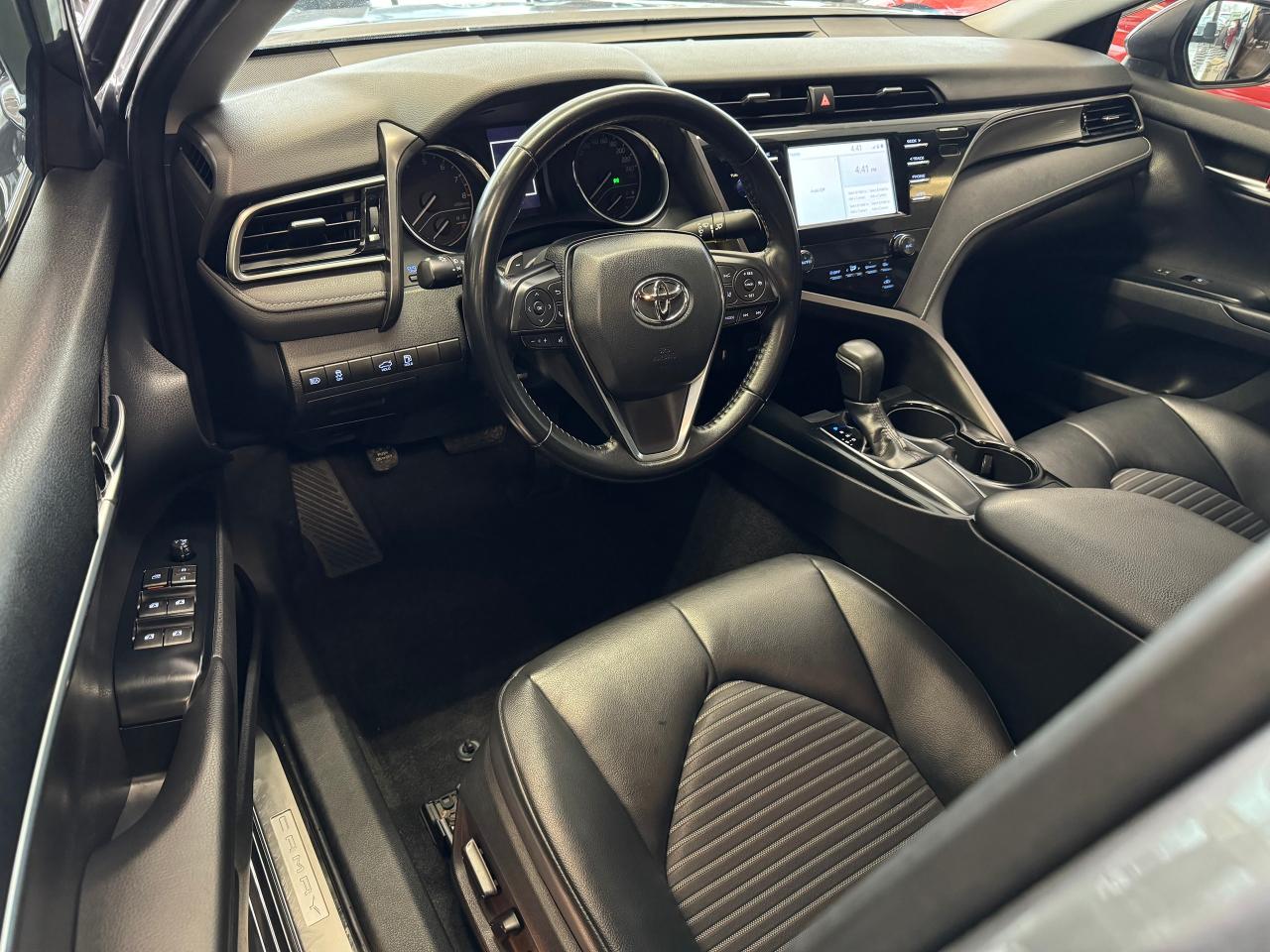 2019 Toyota Camry SE+Leather+ApplePlay+Adaptive Cruise+CLEANC CARFAX - Photo #17