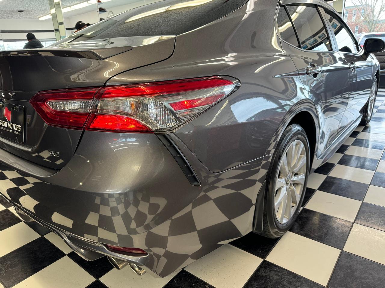 2019 Toyota Camry SE+Leather+ApplePlay+Adaptive Cruise+CLEANC CARFAX Photo104