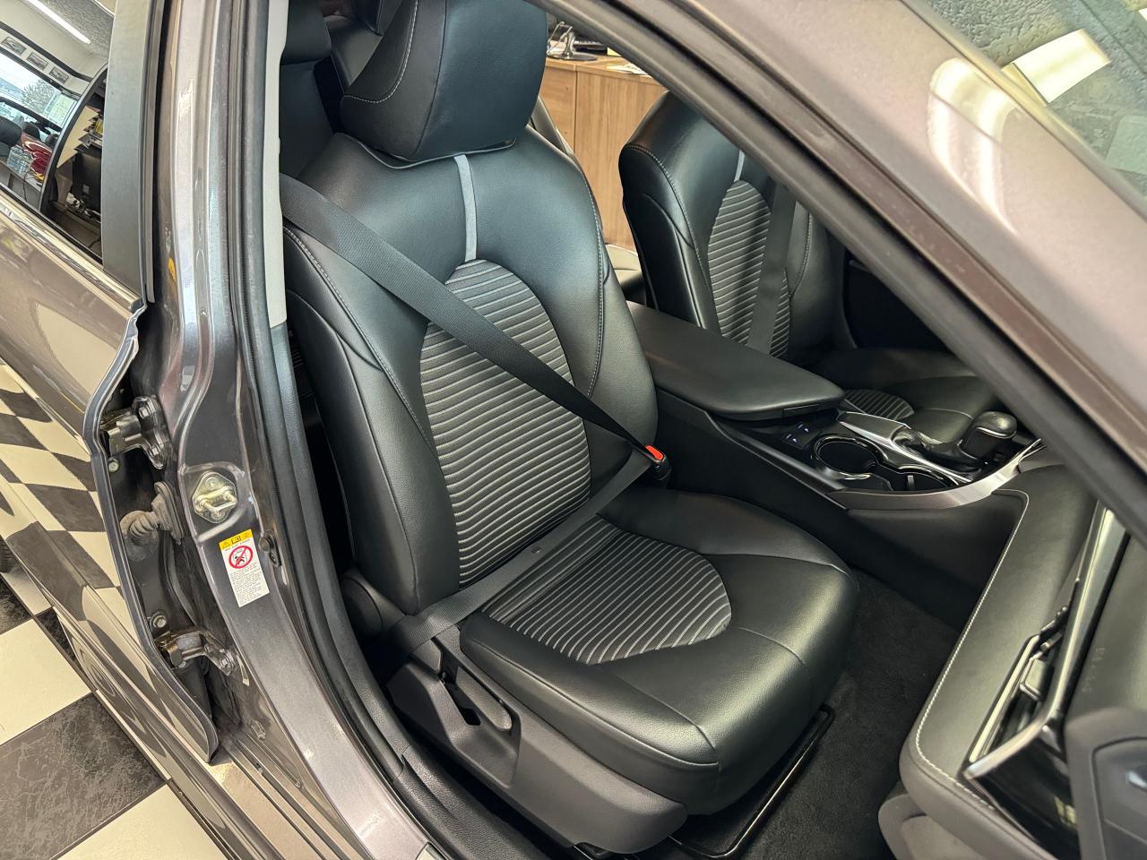 2019 Toyota Camry SE+Leather+ApplePlay+Adaptive Cruise+CLEANC CARFAX - Photo #22