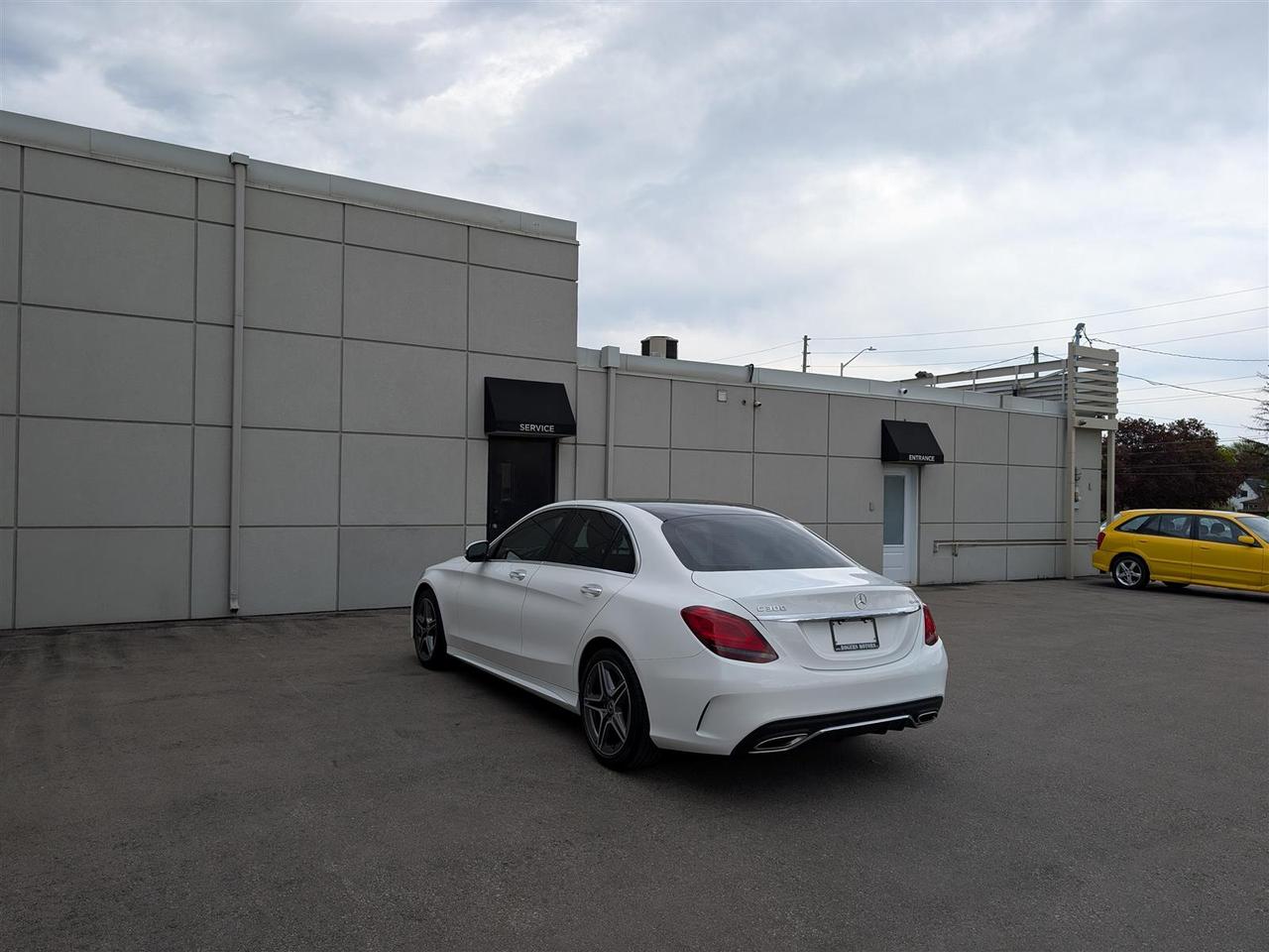 2020 Mercedes-Benz C 300 4MATIC - NAVI - PANO ROOF - REVERSE CAM Photo2