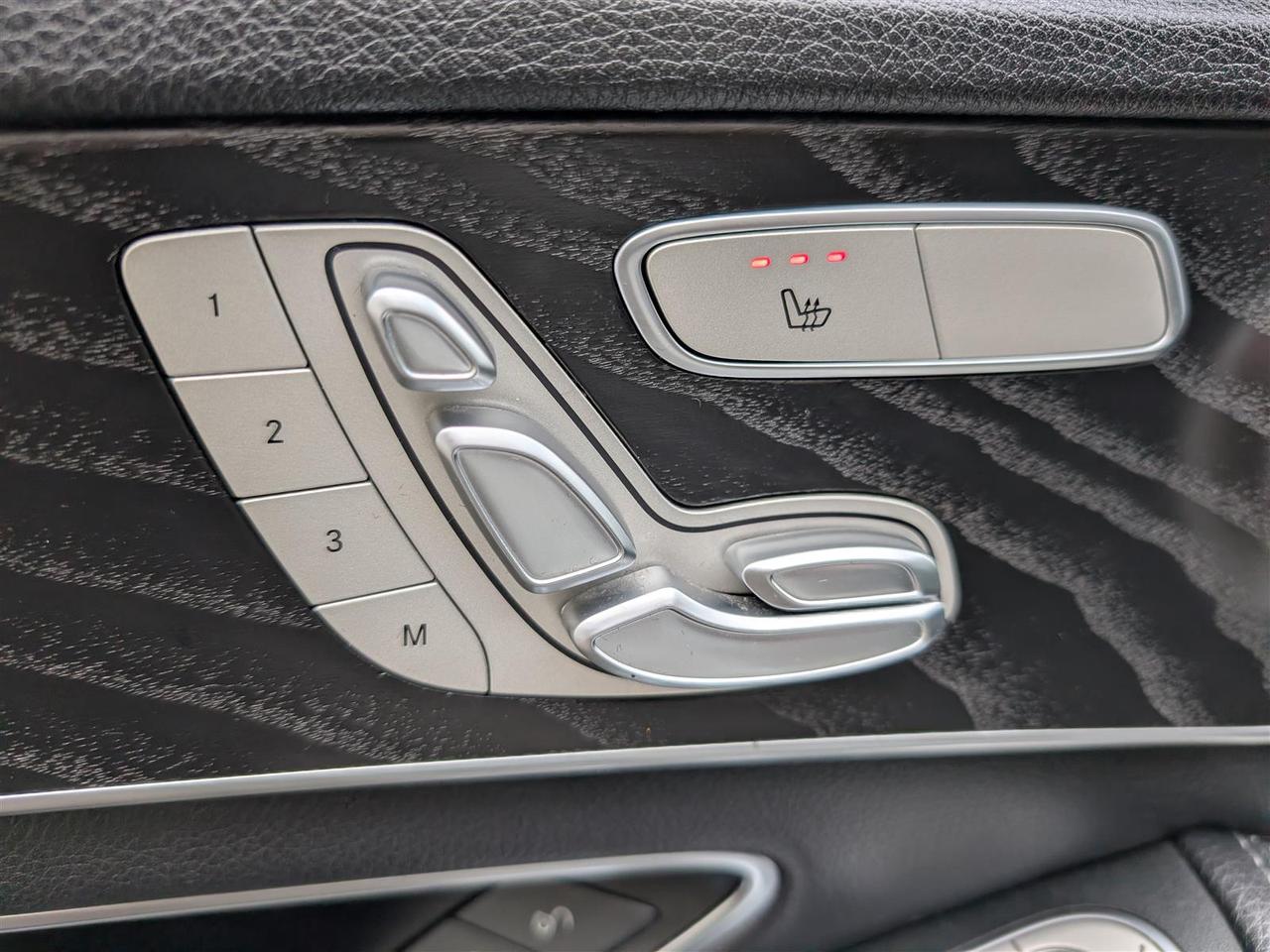 2020 Mercedes-Benz C 300 4MATIC - NAVI - PANO ROOF - REVERSE CAM Photo