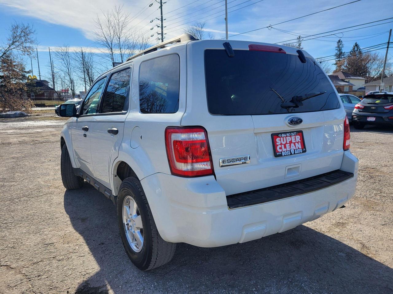 2011 Ford Escape XLT Photo2
