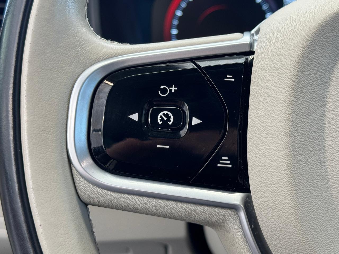 2019 Volvo XC90 Inscription T6 AWD 7 Passenger+CLEAN CARFAX - Photo #52