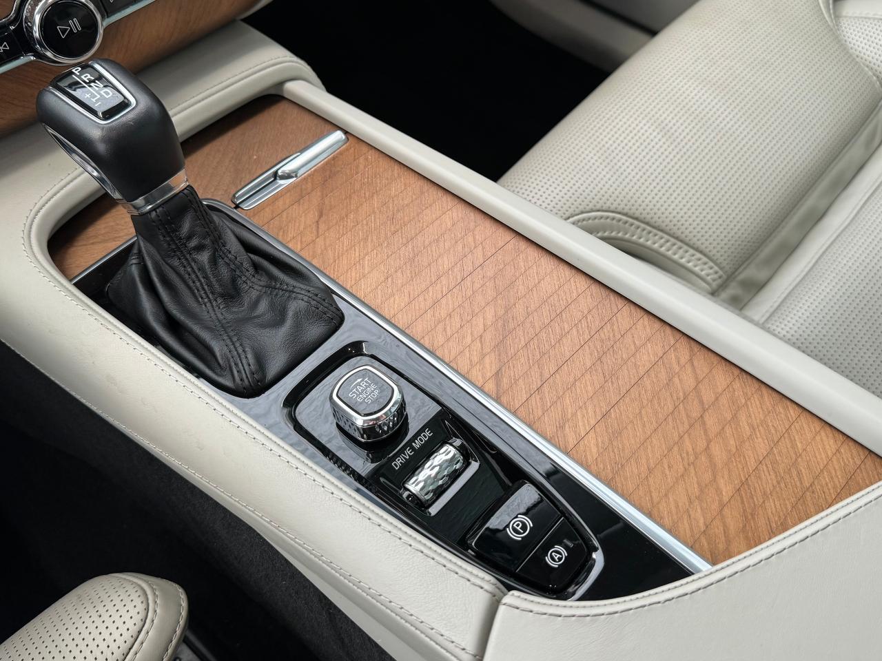 2019 Volvo XC90 Inscription T6 AWD 7 Passenger+CLEAN CARFAX Photo111