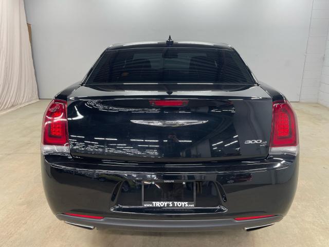 2018 Chrysler 300 S Photo5